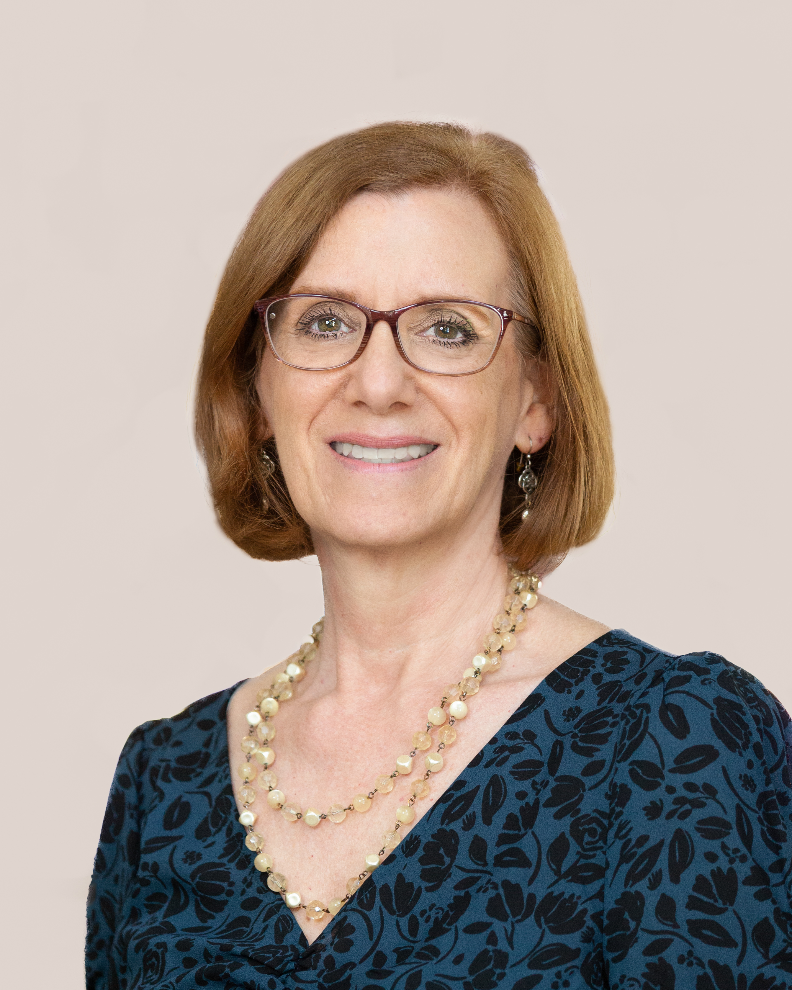 LisaDeBellevueHeadshot-6261-Wall